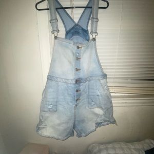 No boundaries midsize overall shorts in size 2xl